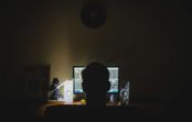 Ļoti reāla un aktuāla problēma ir seksuālā uzmākšanās un vardarbība interneta vidē Ļoti reāla un aktuāla problēma ir seksuālā uzmākšanās un vardarbība interneta vidē