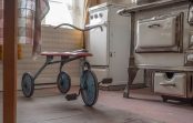 Krievijā vectētiņš alkoholiķis iestumj liesmojošā krāsnī savu 2 gadus veco mazbērnu Krievijā vectētiņš alkoholiķis iestumj liesmojošā krāsnī savu 2 gadus veco mazbērnu