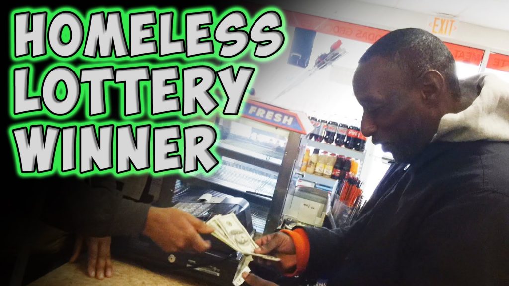 VIDEO – Bezpajumtnieka laimīgā loterijas biļete! (Homeless Lottery Winner)