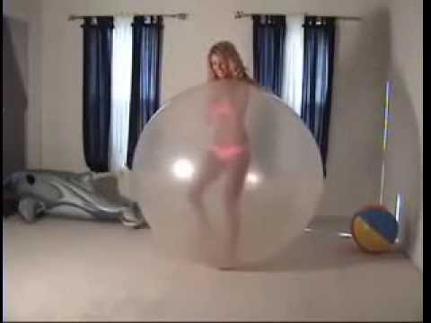 Meitene iesprūst balonā un netiek ārā! (Ever Seen A Girl Get Stuck In A Balloon?)