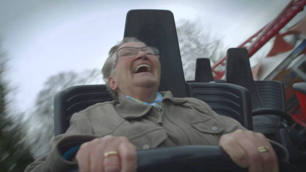 70 gados pirmo reizi brauc ar karuseli! (Nan on a roller coaster)