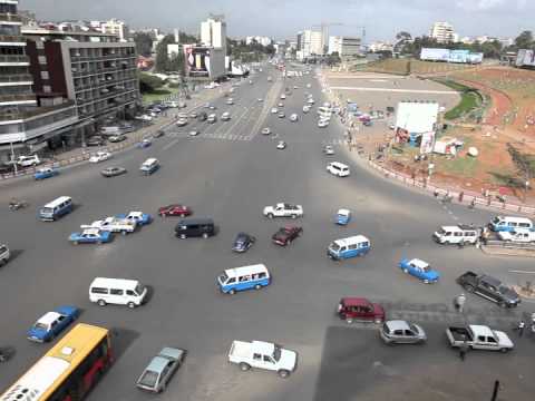 Etiopijā tīri labi iztiek arī bez luksoforiem! (Who Needs Traffic Lights? Not The Drivers In Ethiopia)