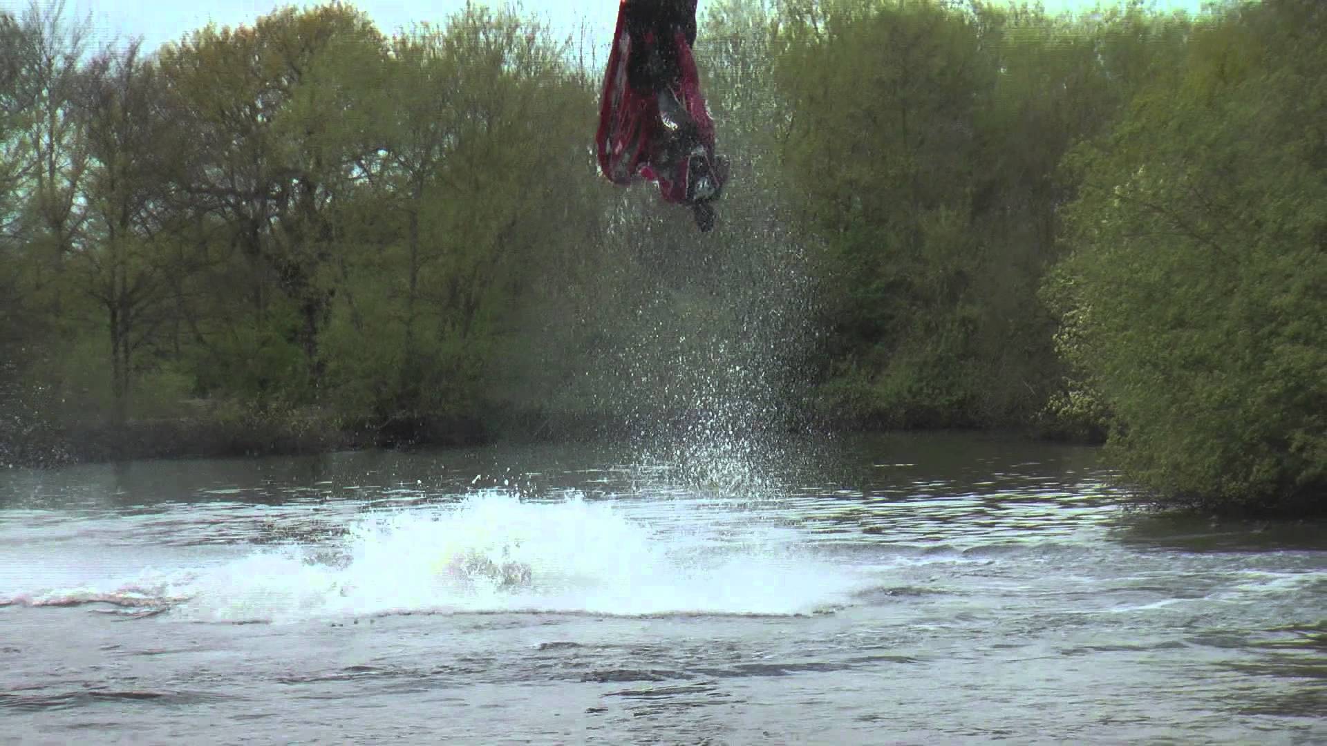 Iespaidīgi triki ar ūdens motociklu! (Ant Burgess World Champion Jetski – Flips for Days)