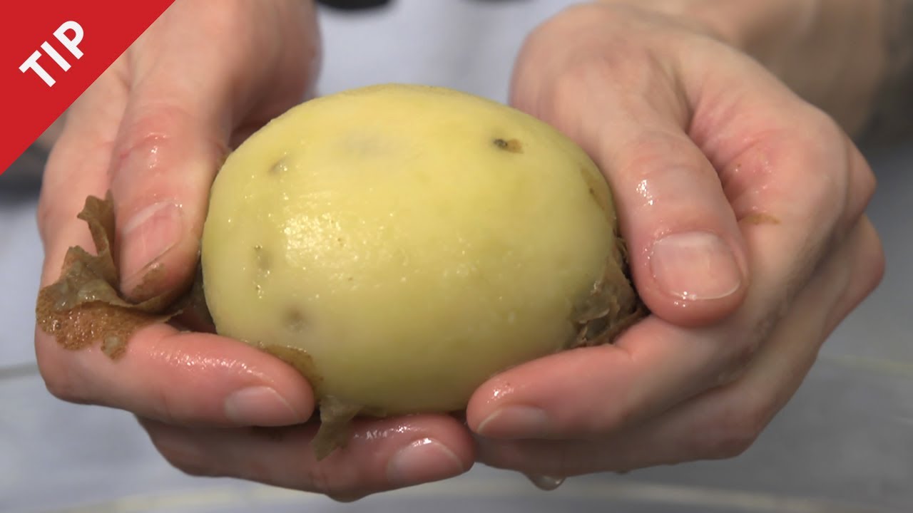 Kā nomizot kartupeli 2 sekundēs? (How to Peel a Potato with Your Bare Hands)