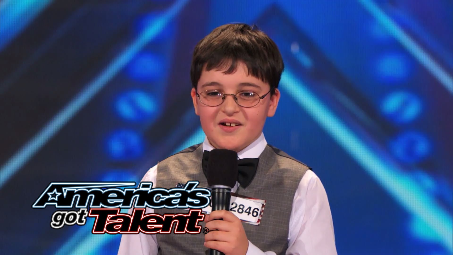 Pasauli šokē 9 gadīgs zēns – ģēnijs! (Nine-year-old piano prodigy wows judges on America’s Got Talent)