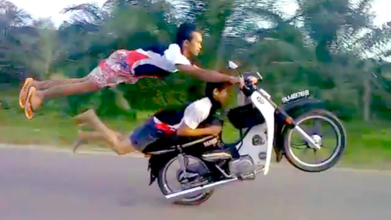 VIDEO – Tikmēr Taizemē… (Dead-Defying Stunts By Two Crazy Talented Thailand Riders)