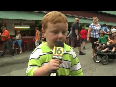 VIDEO – Intervija ar šo bērnu ir kolosāla! (“Apparently” This Kid is Awesome, Steals the Show During Interview)