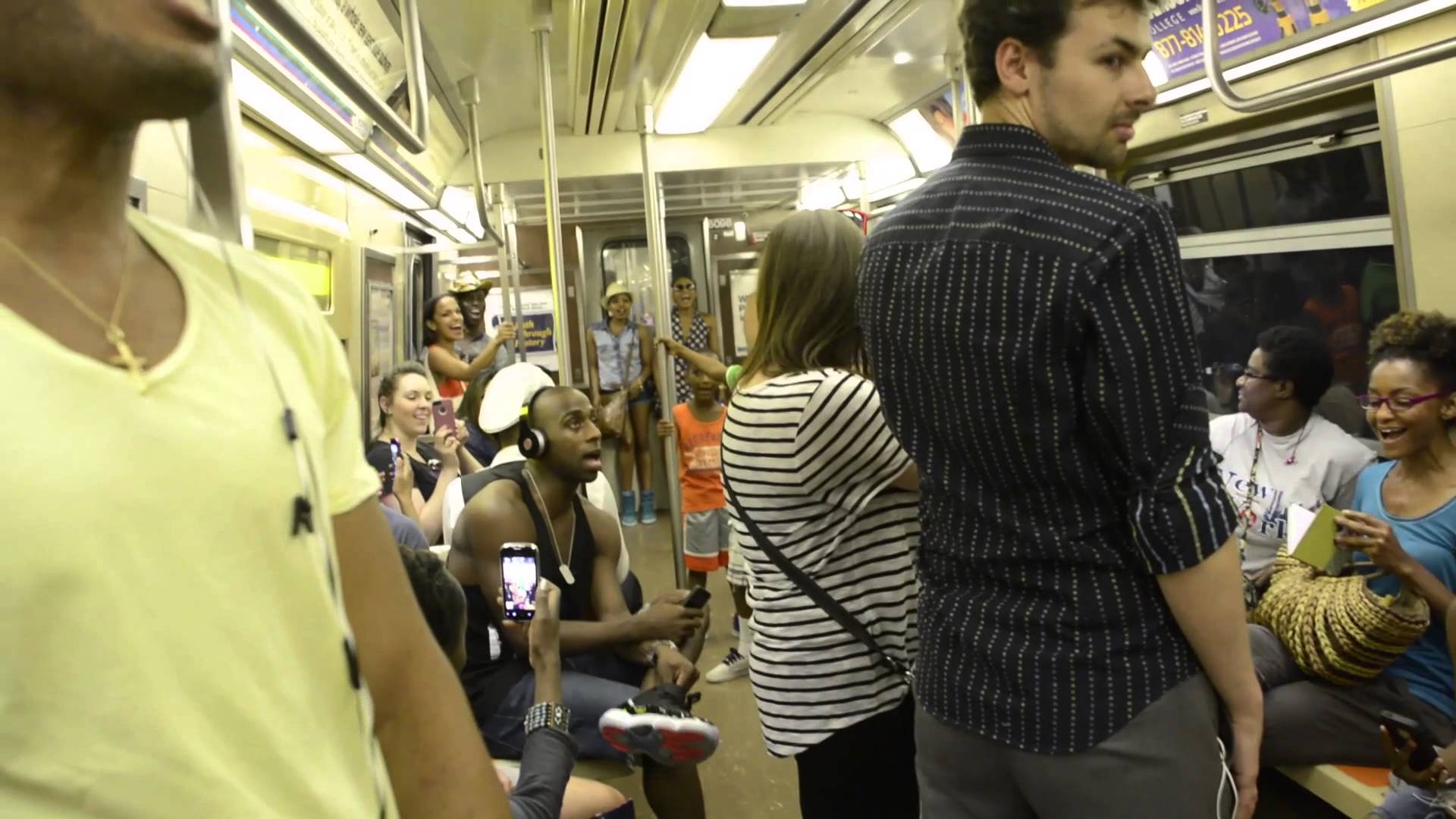 VIDEO – Ne tik ikdienišķs brauciens metro! (THE LION KING Broadway Cast Takes Over NYC Subway and Sings ‘Circle Of Life’)