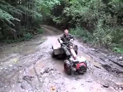 VIDEO – Piedzērušies krievi ārdās ar traktoru. (Drunk Russians Using A Tractor)