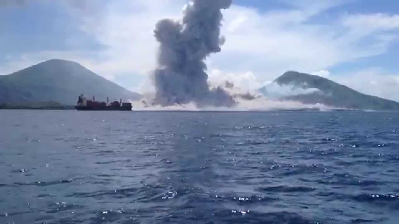 VIDEO Vulkna izvirdums Papua Jaungvinej Volcano  
