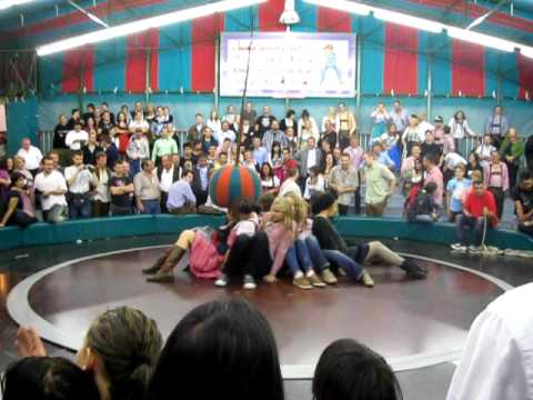 VIDEO – Ko vācieši Oktoberfestā dara ar iereibušām meitenēm!? (What Germans Do To Their Drunk Girls At Oktoberfest)