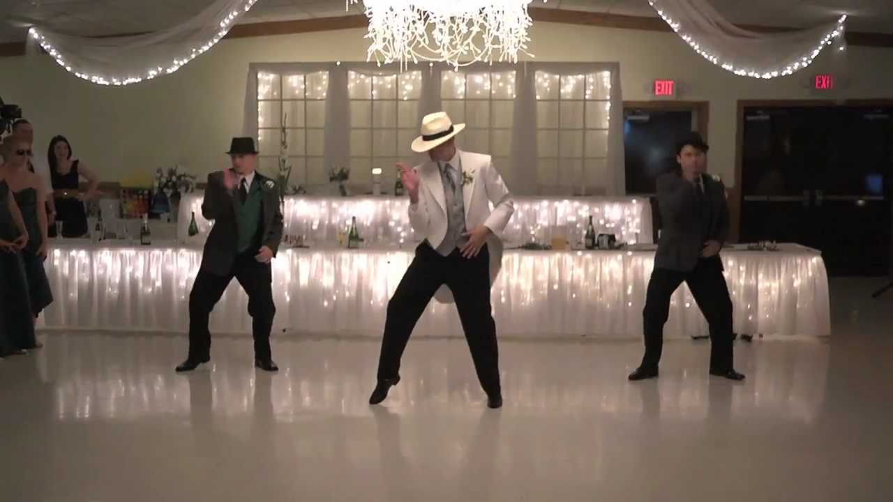 VIDEO – Līgavainis ar savu deju pārsteidz kāzu viesus!  (Smooth Criminal: Awesome Wedding Dance)