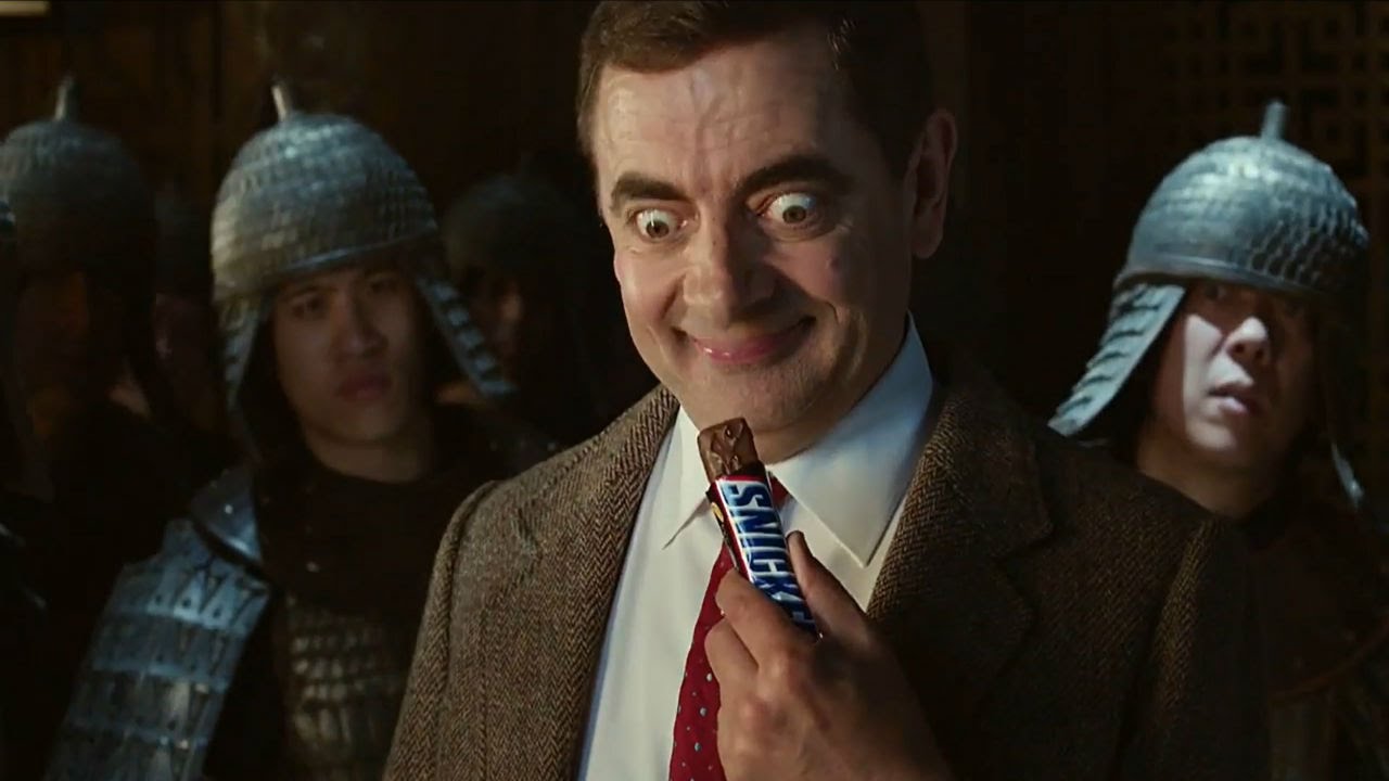 VIDEO – Mr. Bīns. Tu neesi tu pats, kad esi izsalcis. (Mr. Bean Returns To TV In Snickers Ad)