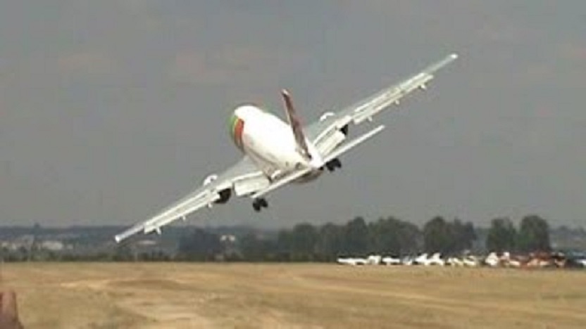 VIDEO – Kā izklaidējas milzīgo Airbus lidmašīnu piloti, kad lidmašīnā nav pasažieru!? (How Airbus pilots have fun when the aircraft is without passengers!?)