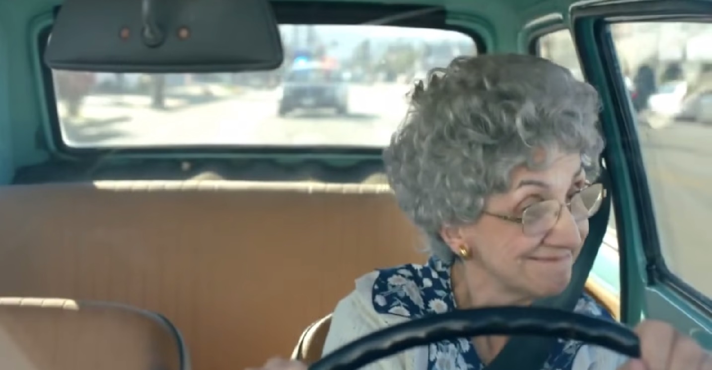 VIDEO: Laimīgā kundzīte un Fiat. (Lucky lady and Fiat)