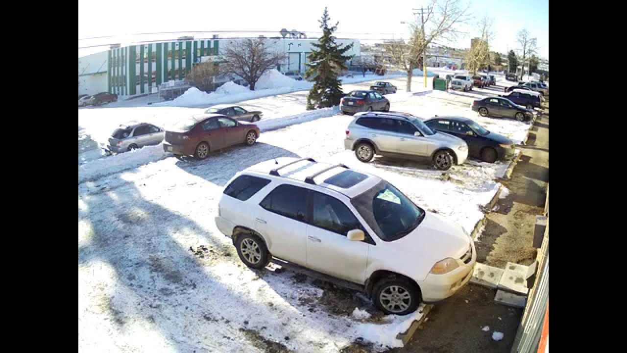 VIDEO: Iespējams viena no sliktākajām autovadītājām Kanādā! (Calgary’s Worst Driver)