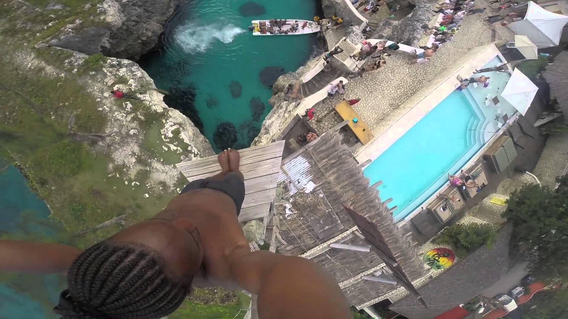 VIDEO: Jamaikieši no augstuma nebaidās! (Spider – Cliff Diving at Rick’s Cafe, Negril, Jamaica)