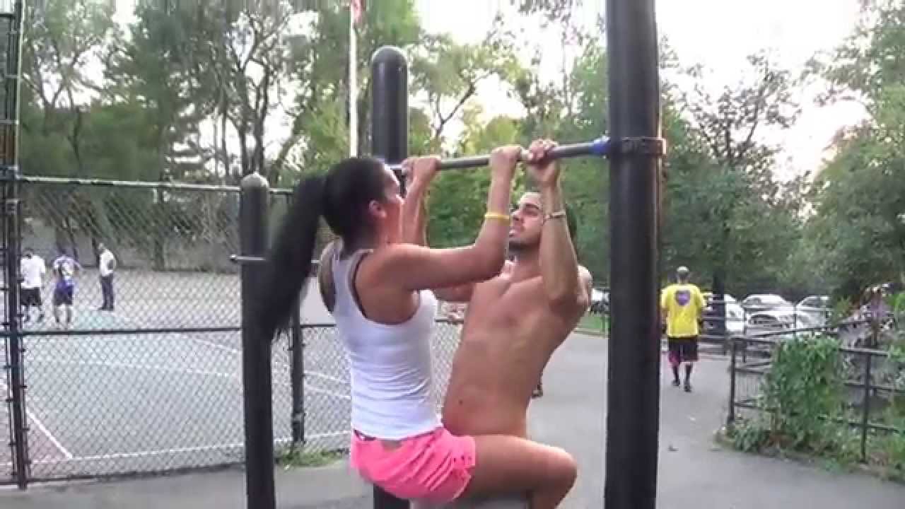 VIDEO: Kā trenēties kopā ar mīļoto? (Couples Workout)