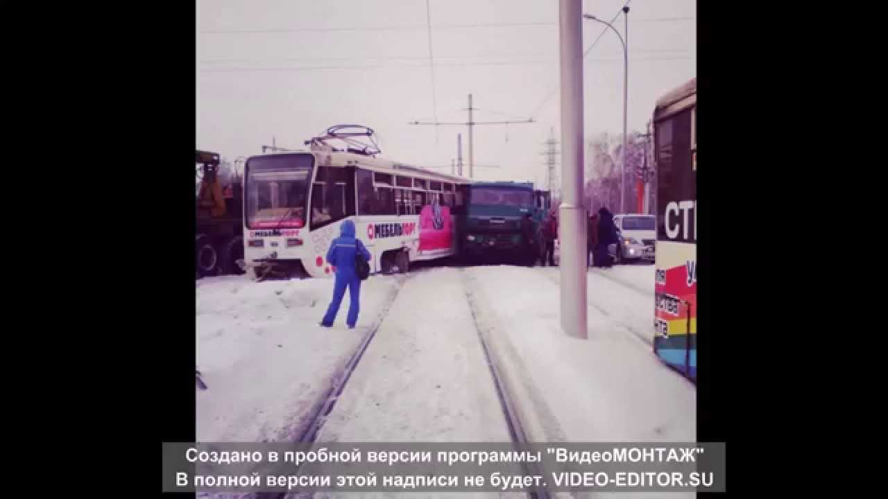 VIDEO: Kravas automašīna “aizlidina” tramvaju “pa gaisu”! (Truck Hit Tram)