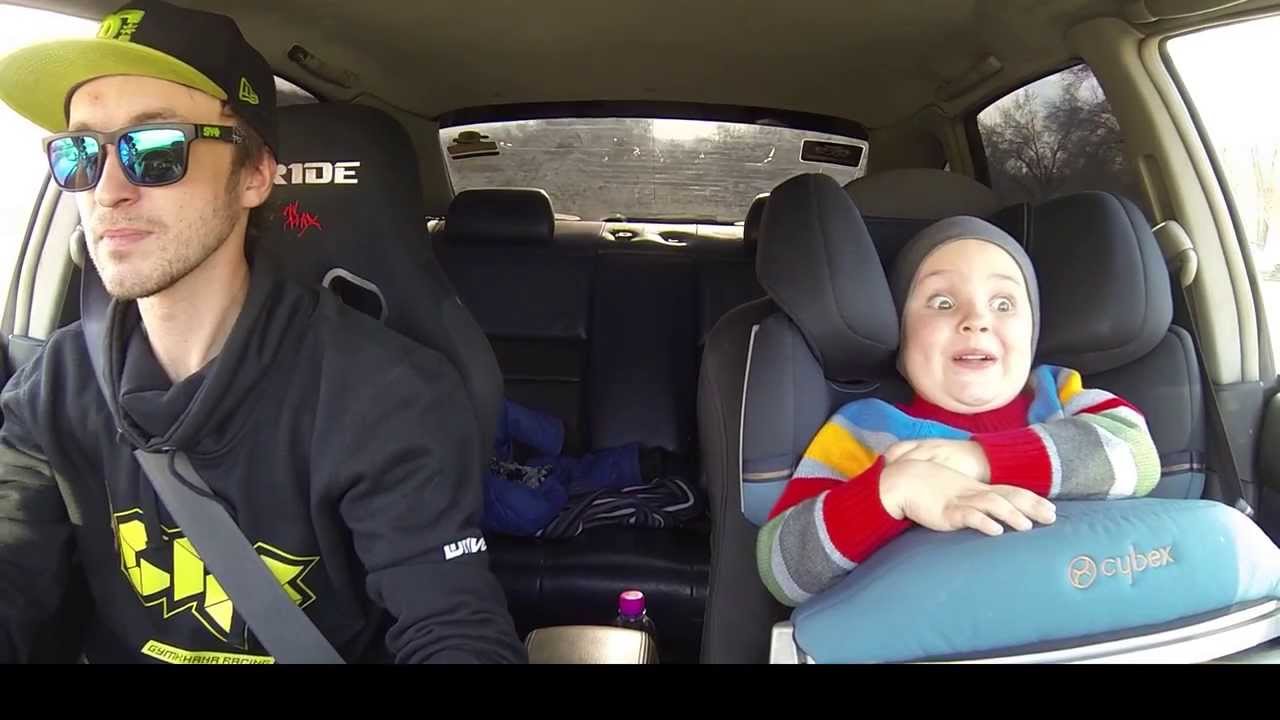 VIDEO: Tēva un dēla drifts – toreiz un tagad! (Father and Son Hilarious Car Drifting – Then And Now)