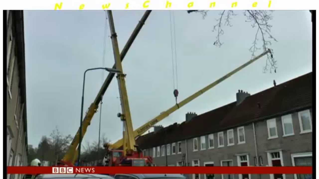 VIDEO: Bildinājums izmantojot ceļamkrānu beidzās pavisam nelāgi! (Dutch house after proposal goes wrong)