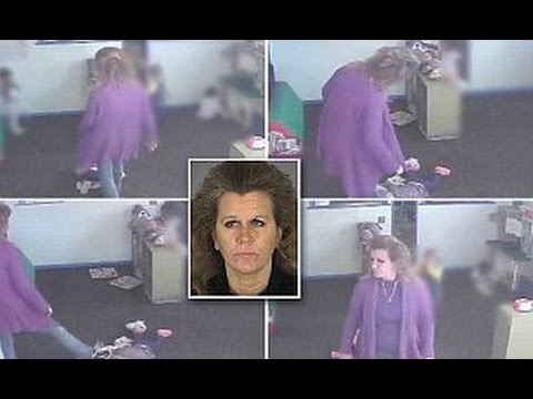 VIDEO: Šokējošs novērošanas kameru video! Bērnudārza auklīte ar kājām atspārda guļošu mazuli! (Daycare Worker REPEATEDLY KICKS Sleeping 15-Month Old Girl In The HEAD!)