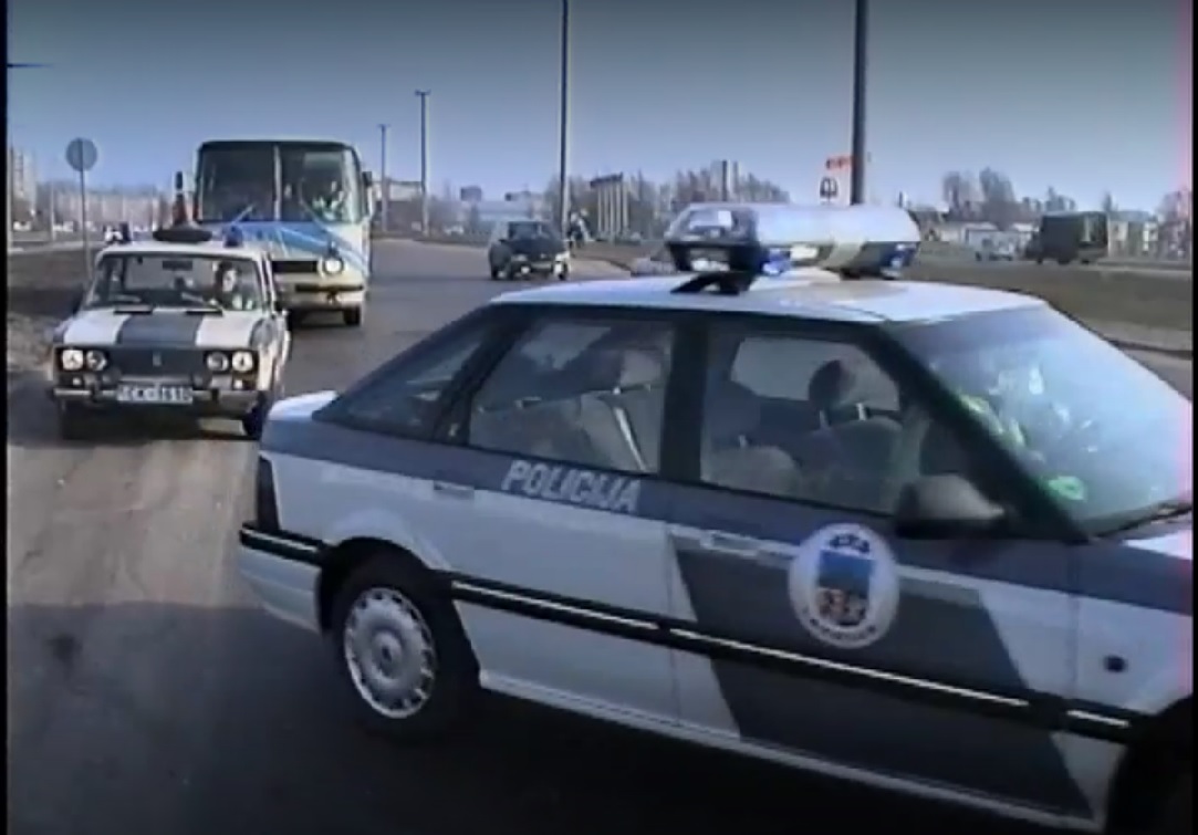 VIDEO: Unikāli kadri no 1997.gada! Kā Latviešu policisti aizturēja dzērājšoferi!?