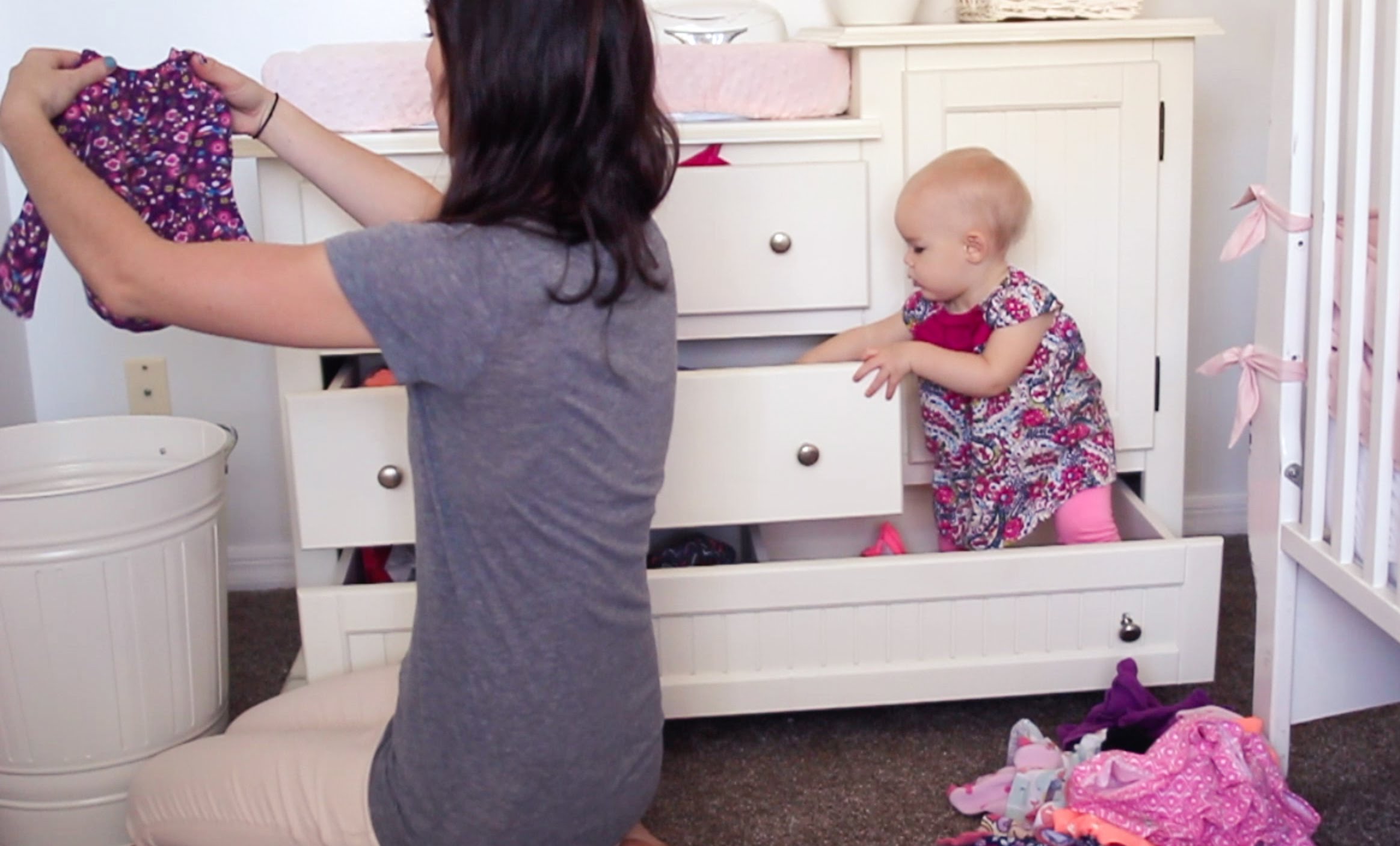 VIDEO: Kā bērni parasti cenšas mammām palīdzēt!? (Why moms get Nothing Done)