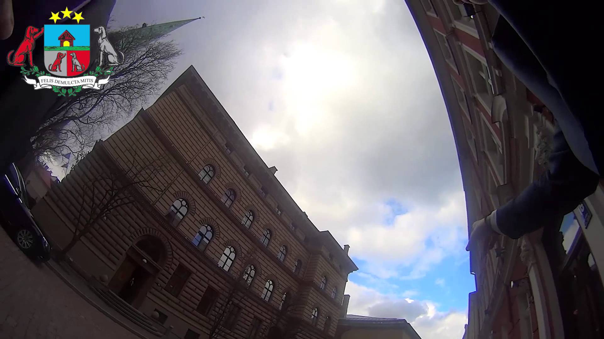 VIDEO: Artusa Kaimiņa kolēģi grib sadauzīt viņa kameru!