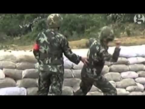 VIDEO: Kā nevajag mest granātu? (Chinese army recruit drops live grenade and is saved by instructor.)