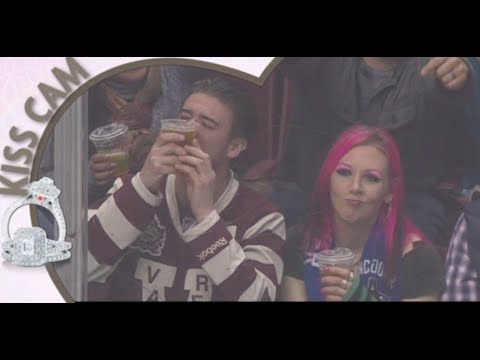 VIDEO: Nabaga meitene! Viņš izvēlējās noskūpstīt alus glāzi… (Canucks Kiss Cam – Dude picks BEER over GF)