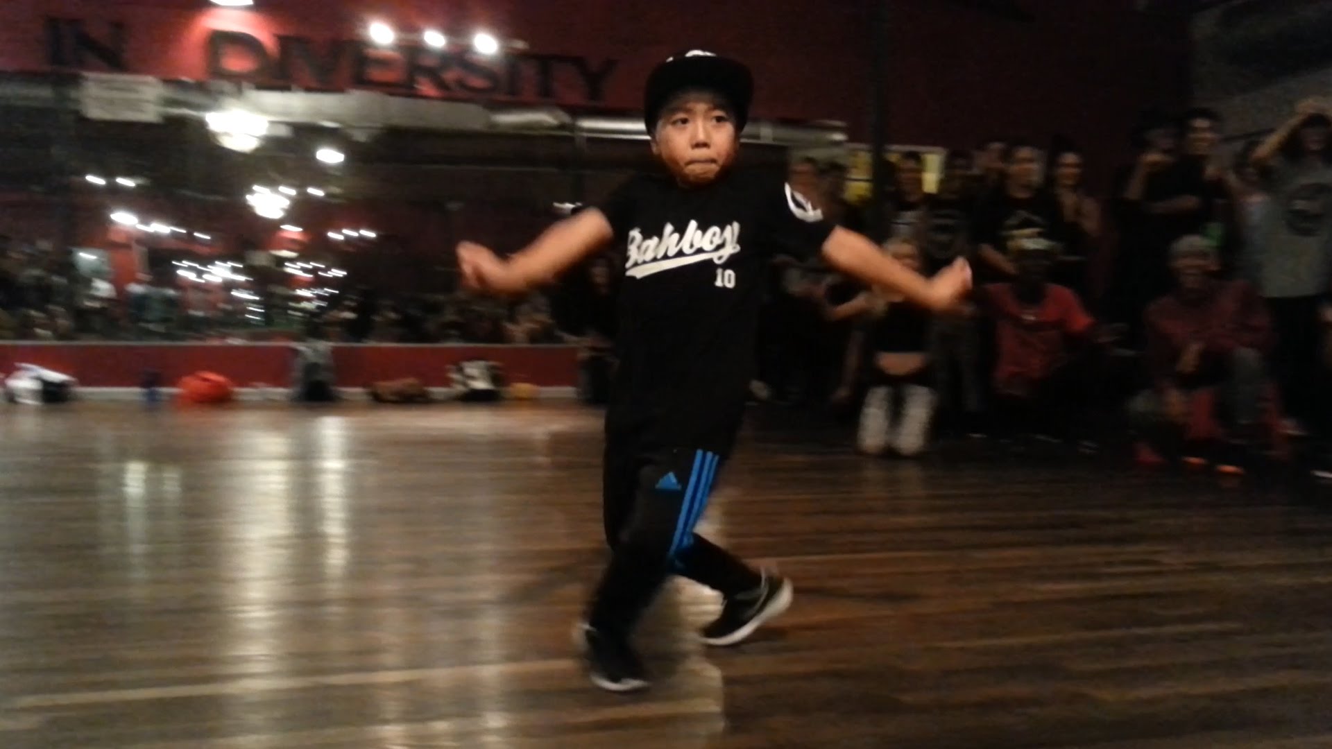 VIDEO: Super! Viņam ir tikai 8 gadi! (8-year old Aidan Prince kills Major Lazer choreography)