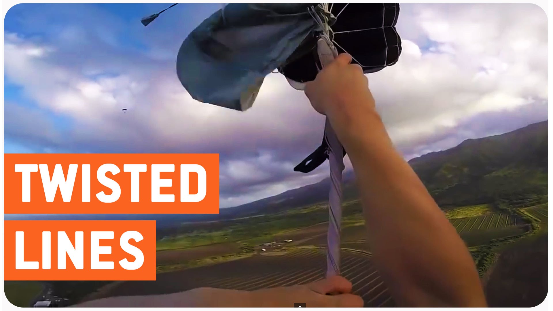 VIDEO: Tas brīdis, kad sapinas izpletnis… (Wingsuit Gone Wrong – Unreal Landing)