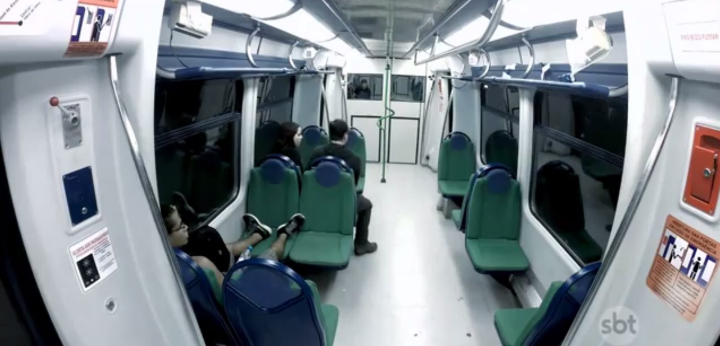 VIDEO: Metro apstājās pamestā stacijā… pazuda gaisma… un tad notika šis! (Scary Ghost Subway Prank)