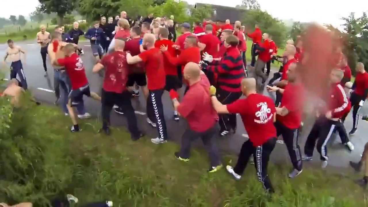 VIDEO: Bez iemesla kautiņš starp Dānijas un Zviedrijas vīriem. (Huge Brawl between Denmark and Sweden)