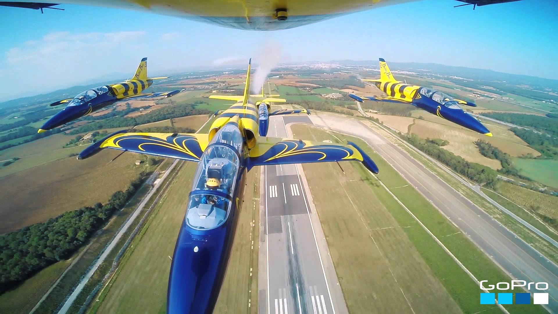 VIDEO: Gaisa akrobāti no Latvijas! (Baltic Bees Jet team GoPro)