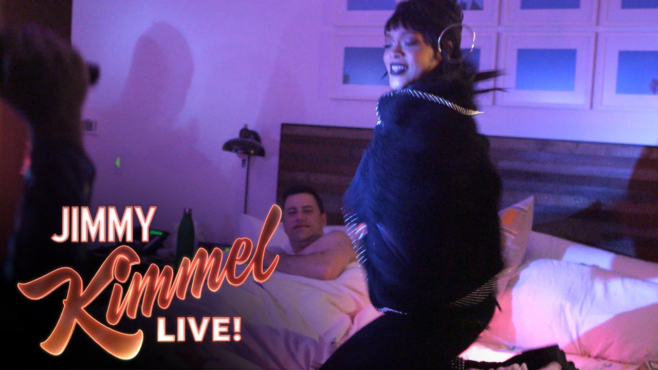 VIDEO: Kā dziedātāja Rihanna guļamistabā pārsteidza komiķi Džimiju Kimmelu 1.aprīlī!? (Rihanna Pranks Jimmy Kimmel!)