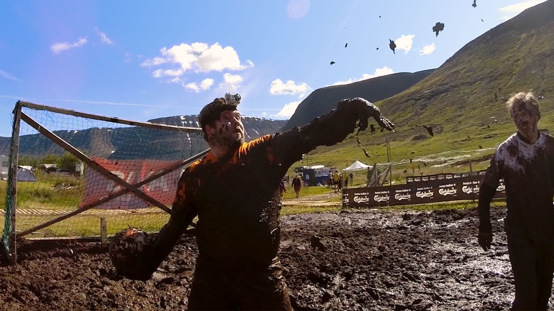VIDEO: Nedaudz savādāks futbols Islandiešu manierē! (Icelandic Mud Football!)