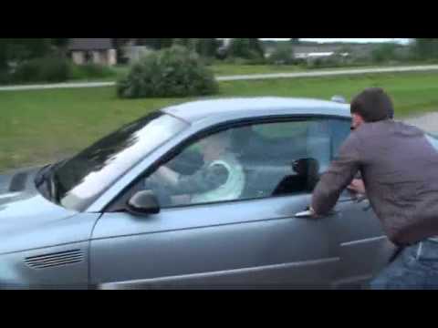 VIDEO: Ome nozog BMW, lai… padriftotu! (Grandma drifting a car!)