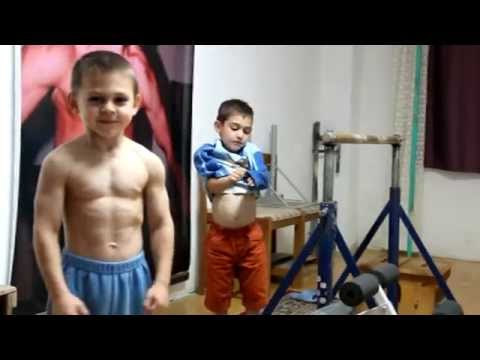 VIDEO: Pasaulē stiprākie zēni! (Kids training rutine)