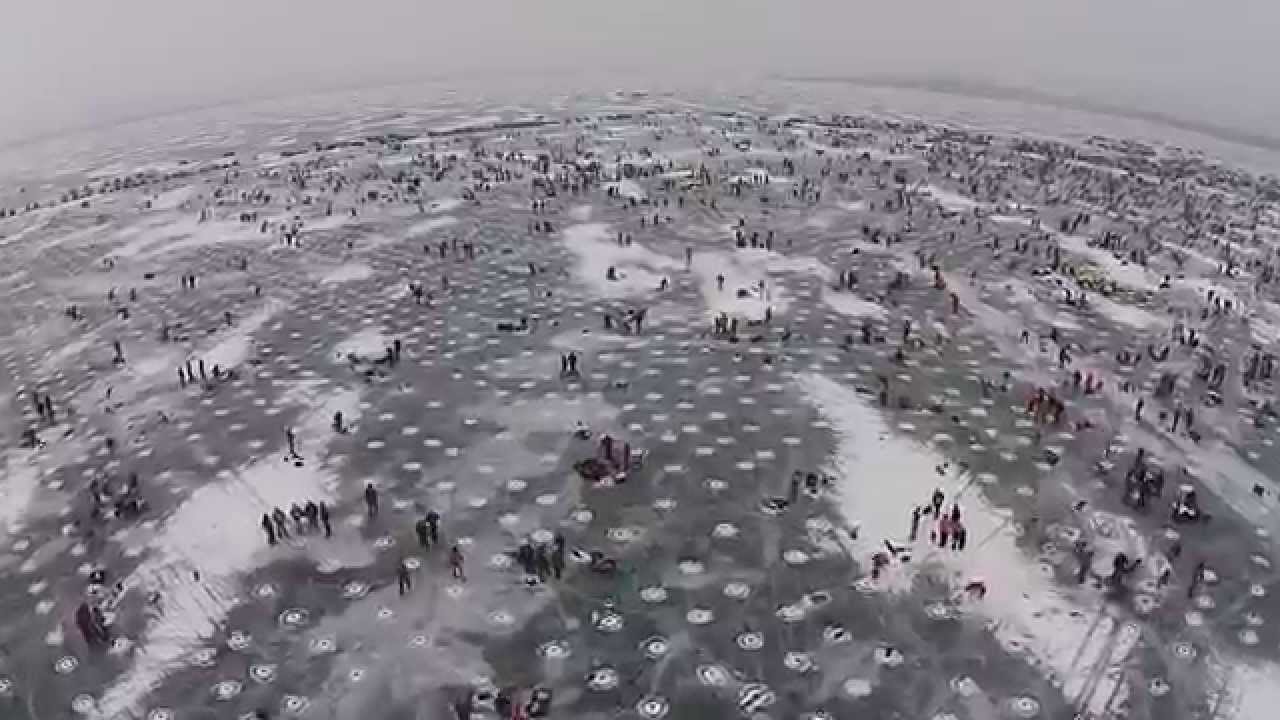 VIDEO: Pasaules lielākās bļitkošanas sacensības! (Largest charitable Ice fishing contest!)