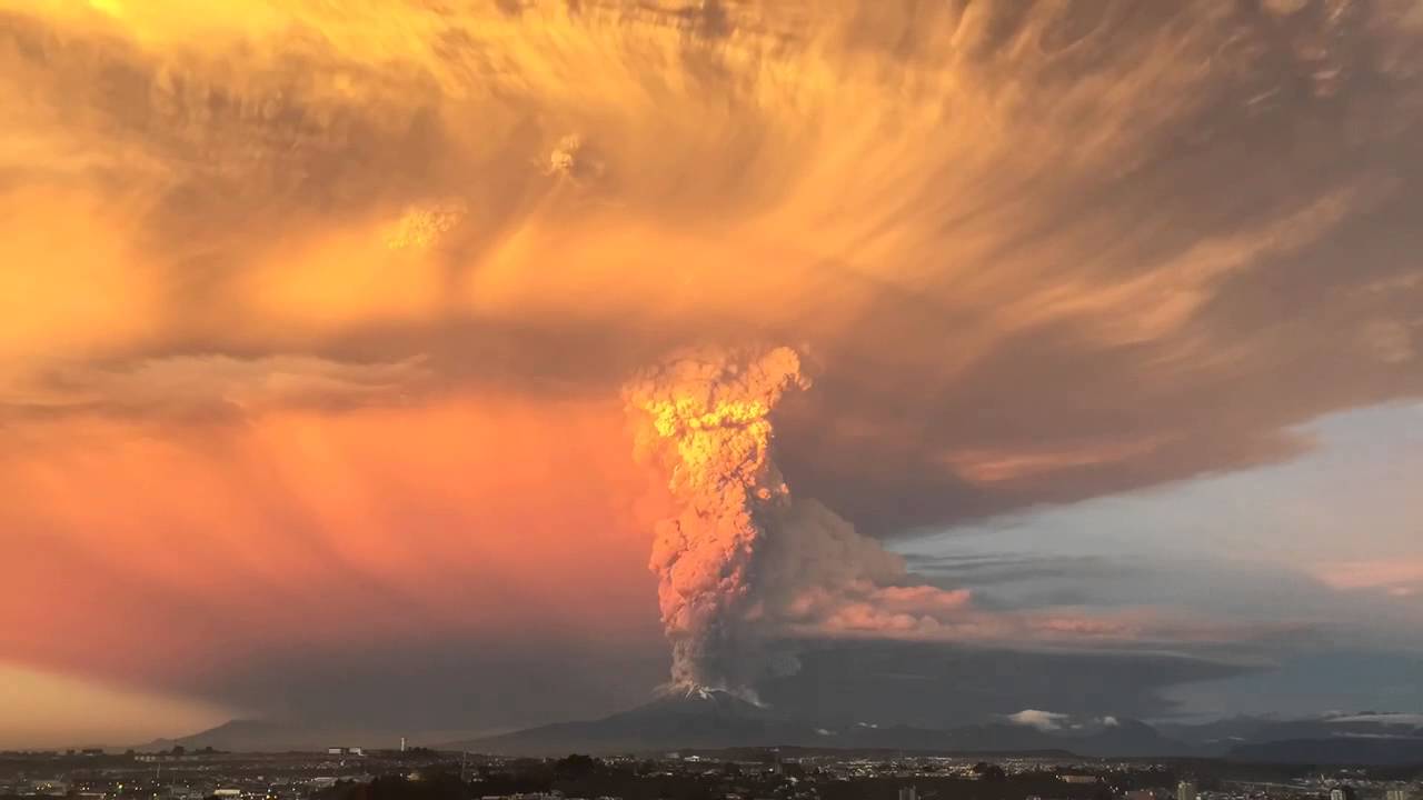 VIDEO: Vūlkāna izvirdums paātrinājumā! (Calbuco volcano explosion)