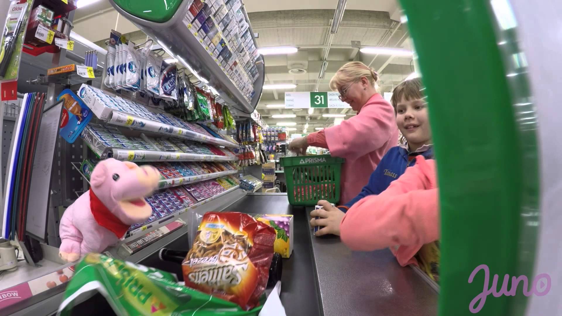 VIDEO: Negaidīts pārsteigums Rīgas lielveikalā!
