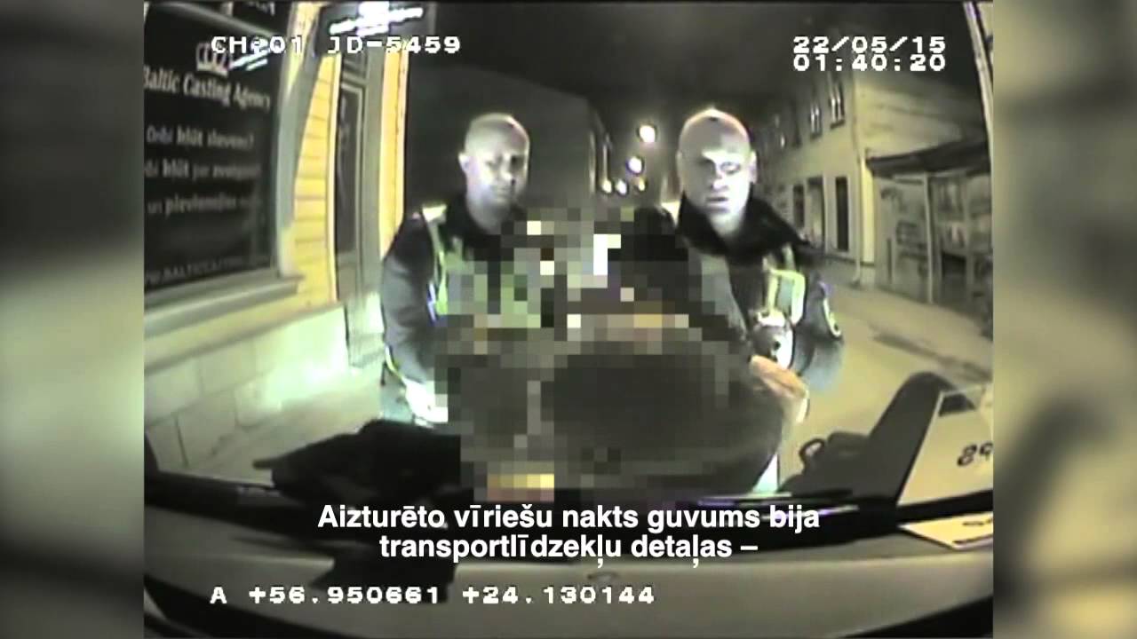 VIDEO: Rīgas pašvaldības policisti Rīgas centrā operatīvi aiztur automašīnu spoguļu zagļus!