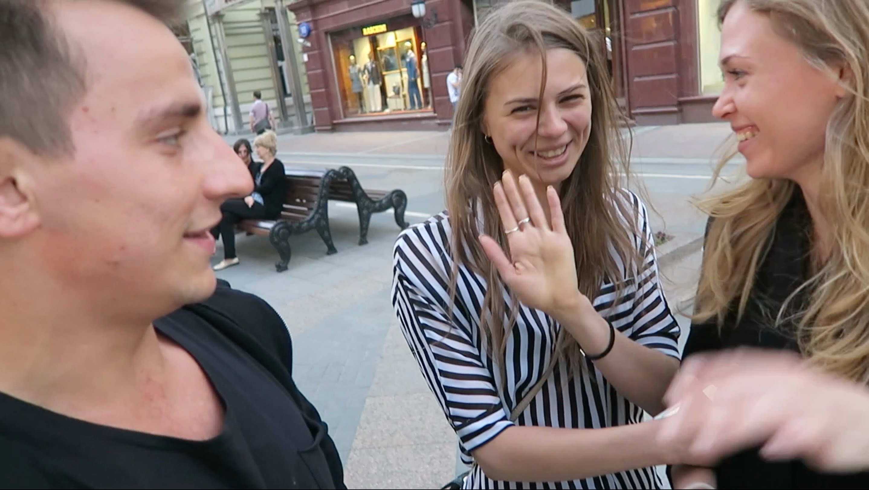 VIDEO: Amerikāņu jokdaris Vitālijs atgriežas Krievijā! Kā viņam gāja dzimtenē? (VLOGGING WITH RUSSIAN GIRLS!!!)