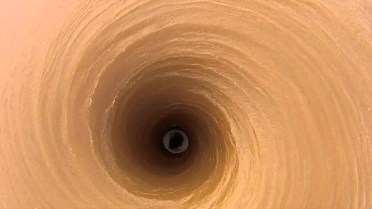 VIDEO: Diezgan baisi! Kā izskatās viena no pasaulē lielākajiem atvariem iekšpusē? (This Terrifying Vortex Could Swallow An Entire Boat In Seconds!)