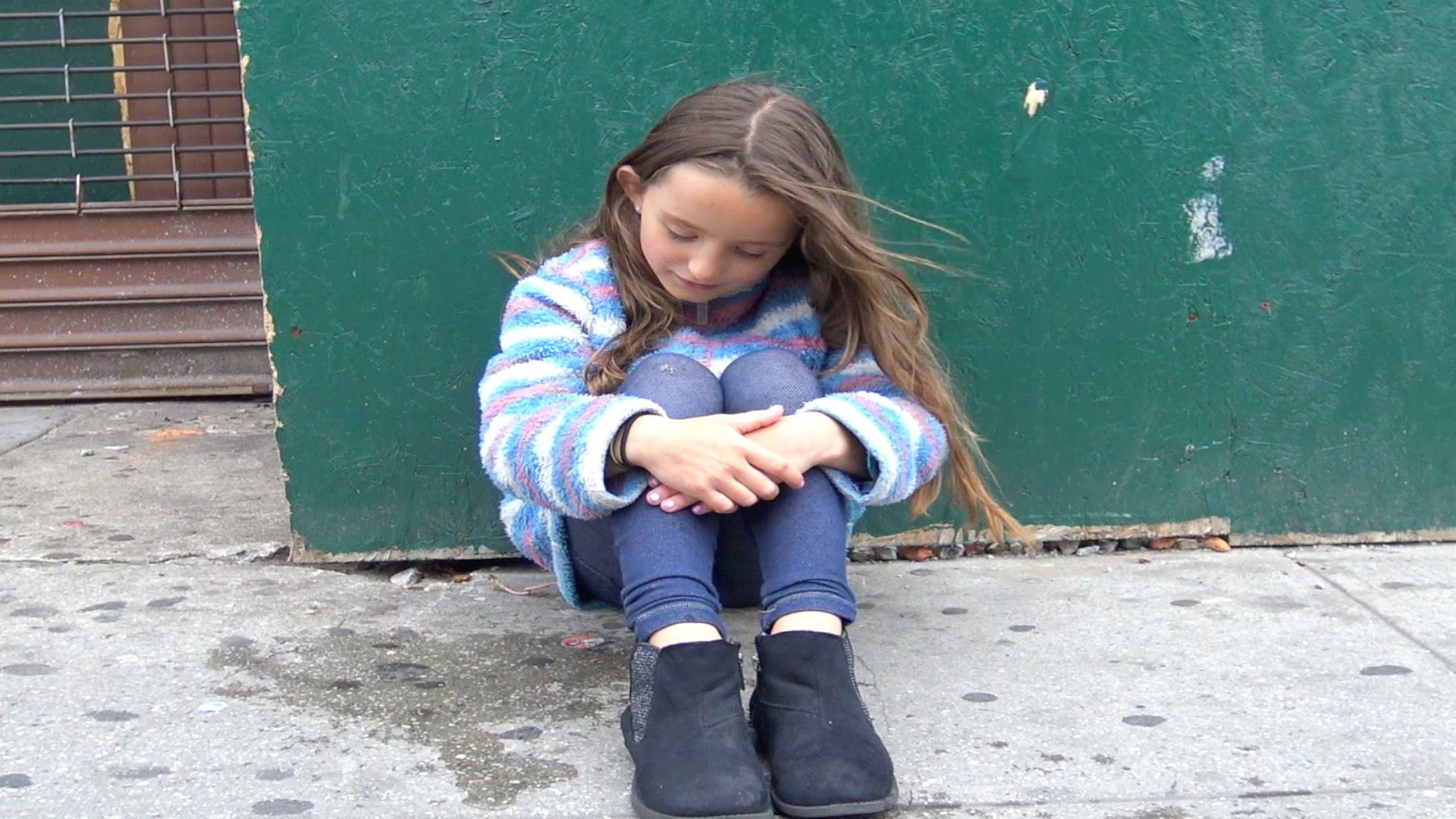 VIDEO: Eksperiments: vai cilvēki palīdzēja bērnam, kurš bija apmaldījies? (Would You Help A Lost Child?)