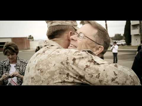 VIDEO: Karavīrs atgriežas mājās no Afganistānas un satiek savu meitiņu pirmo reizi mūžā.. (Military Dad Coming Home from Afghanistan Meets Baby Daughter for First Time)