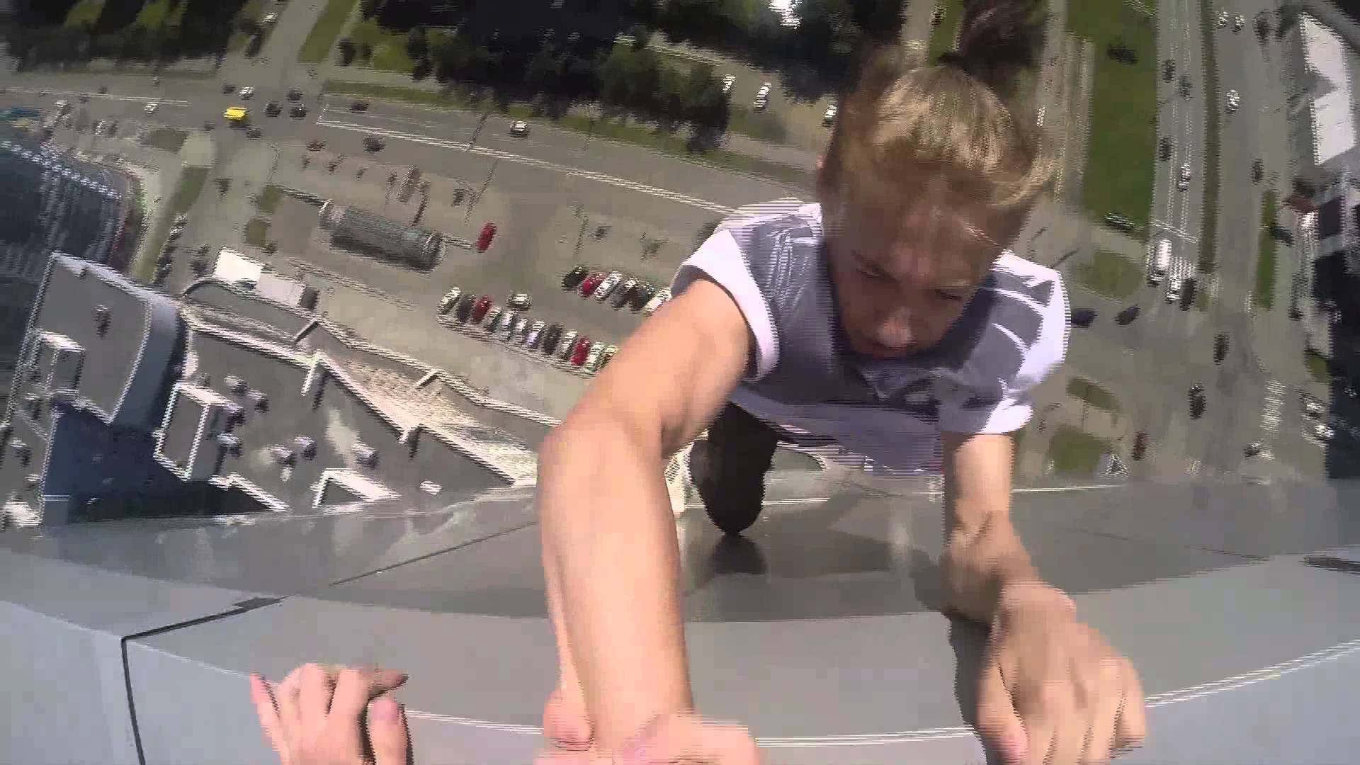 VIDEO: Viens solis līdz… Skatoties vien skudriņas skrien pār kauliem! (Insane Roller coaster!)