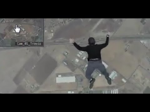 VIDEO: Vīrietis izlec no lidmašīnas bez izpletņa… un piezemējas uz batuta! (Man jumps out of plane with no parachute, lands on trampoline!)